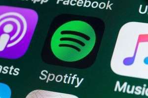 Reuters: Spotify va marca profilurile artiştilor generaţi de IA cu eticheta „AI Persona”